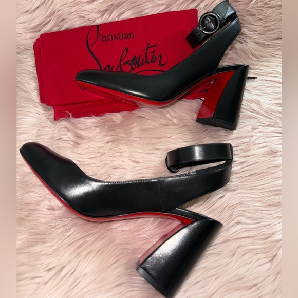 CHRISTIAN LOUBOUTIN
Miss Sab Patent Red Sole Pumps size 37 - Picture 6 of 7
